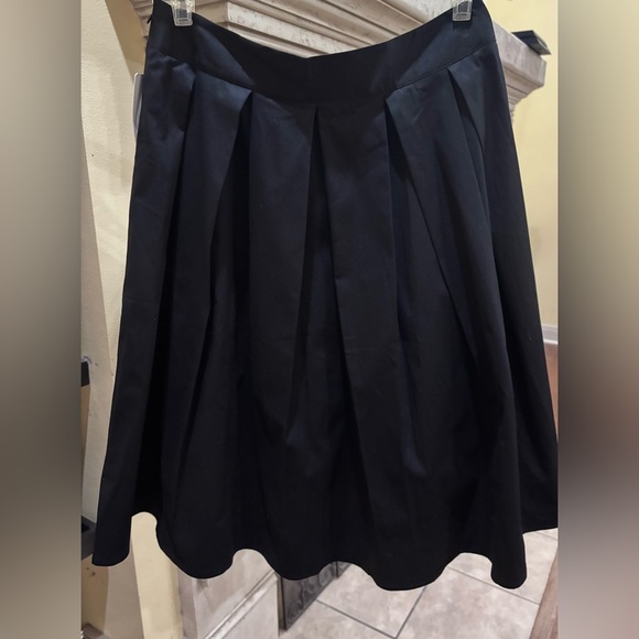 Black Pleated A-Line Skirt Size Medium NWT - Picture 1 of 12
